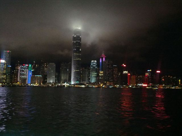 "...的效果更好，酷似乘坐豪华游轮欣赏维多利亚港两岸的夜景，去香港游玩的朋友天星小轮是非常值得一坐的_天星小轮"的评论图片
