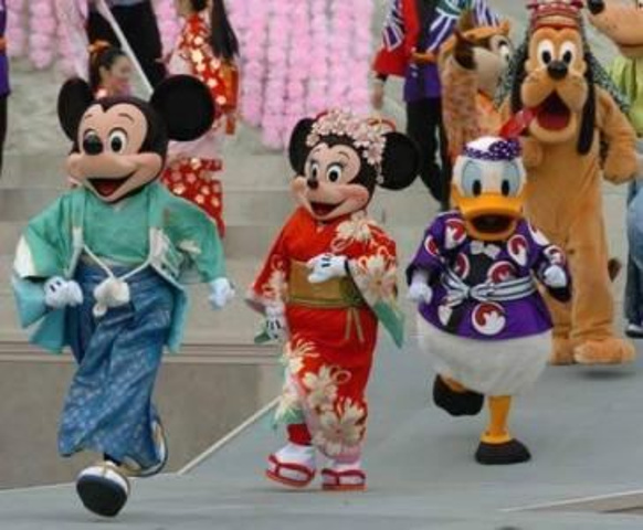 "迪士尼里的卡通人物都会出来跟你见个面我活这么大觉得这是最好看的一次_东京迪士尼乐园"的评论图片