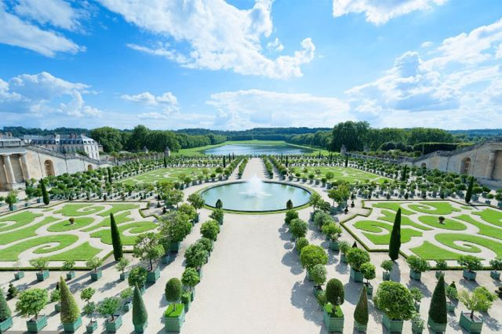 "景色优雅，绿化和庭院设计不错。只在外面的花园走了一圈_枫丹白露宫"的评论图片