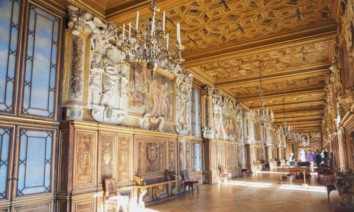 "更多的是法国当地人周末游玩的地方。因为没有凡尔赛宫那么大，所有游客也没有那么多，比较安静，&#x20_枫丹白露宫"的评论图片