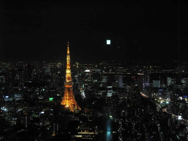 "在我看来，这里能看到东京最美的全景，而且位置极佳，就在市中心。注意，他们开放露天观景台的时间比较特殊_森大厦"的评论图片