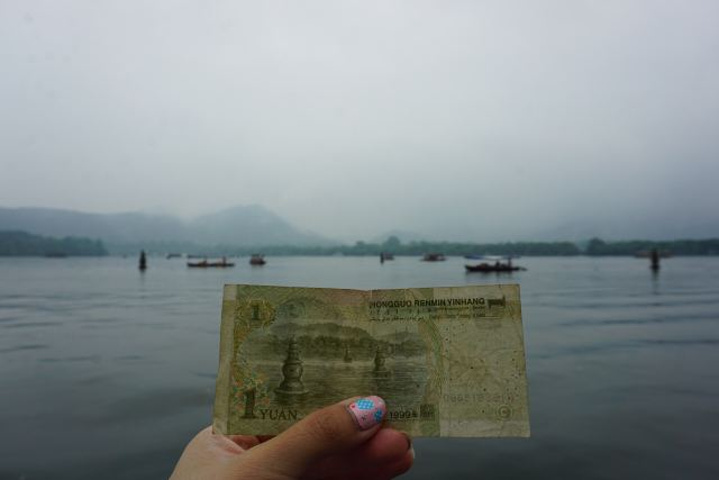 "去的那天下雨，风景看着不是很好。门票+游船是55元。这个小瀛洲必须要坐船才能上去_三潭印月"的评论图片