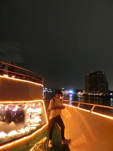 "近两个小时的时间，湄南河夜景确实很美，值得一去_昭披耶号夜游湄南河"的评论图片