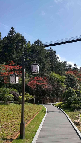 "但其实后面还有一大片花园，山水楼阁都有，没有旅游团很安静，自由行的人可以去走走_恩施土司城"的评论图片