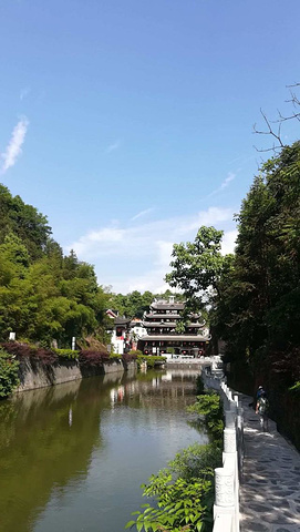 "但其实后面还有一大片花园，山水楼阁都有，没有旅游团很安静，自由行的人可以去走走_恩施土司城"的评论图片