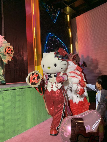 "...带大宝贝过来玩，位置稍微有点远，但是总体来说还是不错的，人不是很多，剧场看到三场，孩子特别高兴_杭州Hello Kitty乐园"的评论图片