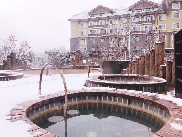 长白山聚龙火山温泉