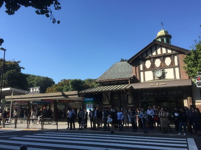 "明治神宫除了是个神圣的参拜场所，也是东京的重要绿肺。比起浅草寺，这里更易让人感受闹市里难得的静谧_明治神宫"的评论图片