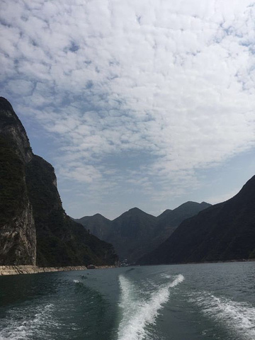"我的家乡巫山县，有一景点叫神女峰，是巫峡十二峰之最，是原生态自然景观_神女峰"的评论图片