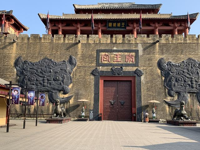 选择游一天清明上河图主要是古代宋朝为主题节目中汴梁一梦值得去看