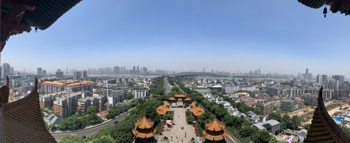 "登到四层可以远眺武汉市区风景和长江大桥。黄鹤楼还是值得来看一看的，毕竟出现在那么多文人名家的作品中_黄鹤楼"的评论图片