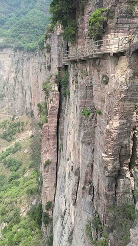 "回龙隧道非常好，云峰画廊的长空栈道，玻璃盏道非常好玩，还有试胆台也挺有特色。整体景色比八里沟强太多_回龙天界山景区"的评论图片