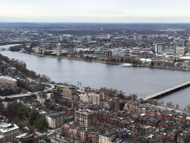 "...置，所以从这里欣赏城市风光是最好的，特别是面向查尔斯河那面，很多有名的建筑都能看见，如麻省理工_波士顿空中漫步观景台"的评论图片