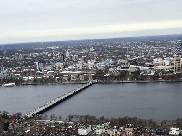 "...置，所以从这里欣赏城市风光是最好的，特别是面向查尔斯河那面，很多有名的建筑都能看见，如麻省理工_波士顿空中漫步观景台"的评论图片