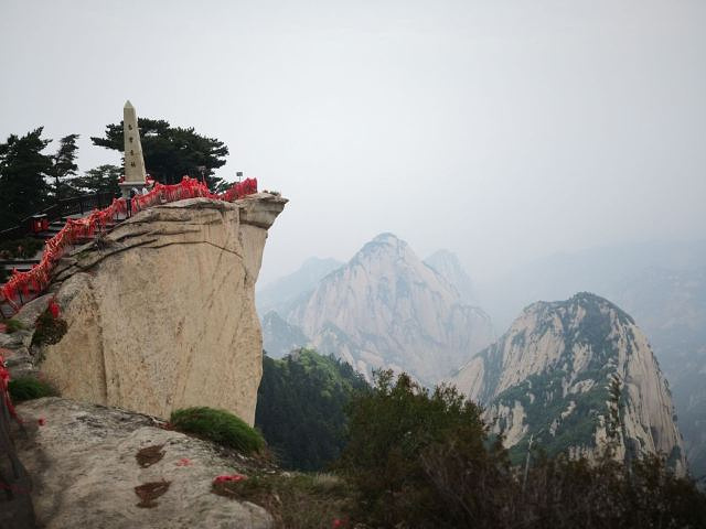 華山險峻壯美,索道西上北下安排合理,一覽各峰美景,鷂子翻身沒去嘗試