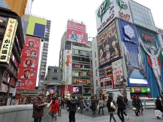 "...多餐厅、商店都有夸张的大招牌，比如已经成为大阪地标的固力果广告牌，夜间点灯后的景色比白天更精彩_道顿堀水上观光船"的评论图片