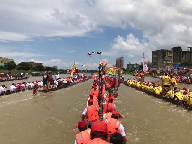 新安江龙舟漂游