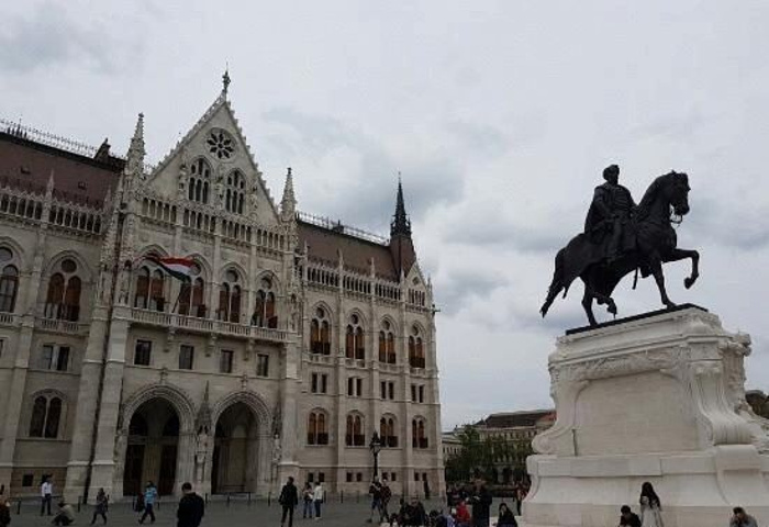 "匈牙利国会大厦很值得游览，建筑十分美丽、壮观，而且宏伟_匈牙利国会大厦"的评论图片