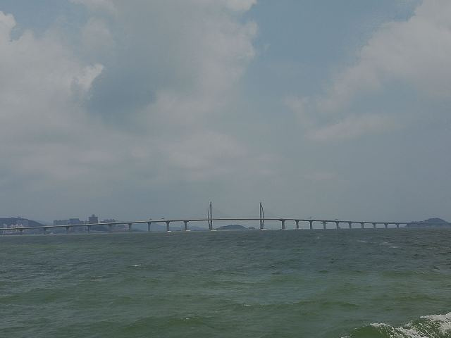 "如果你问我来到珠海，香港和澳门有什么景点一定要看的，那一定是现在新兴的网红景点港珠澳大桥_港珠澳大桥游"的评论图片