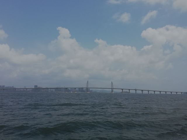 "如果你问我来到珠海，香港和澳门有什么景点一定要看的，那一定是现在新兴的网红景点港珠澳大桥_港珠澳大桥游"的评论图片