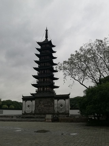 "上海松江城区的一座一千多年历史古塔基础上兴建的一座公园。不过票价很便宜，性价比还是很不错，值得来看看_方塔园"的评论图片