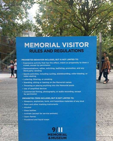 "这里是双峰塔曾经肃立的地方，现在被改成博物馆和公园。公园是免费的。若有纽约通行证请一定要来博物馆参观_9/11纪念馆"的评论图片