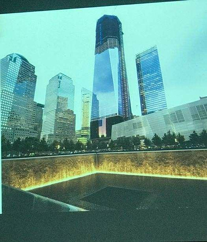 "...重，保留他们美好的故事，以为凭吊，让参观者在经历事件情绪之后，也能得到慰藉，学会珍惜，给予祝福_9/11纪念馆"的评论图片