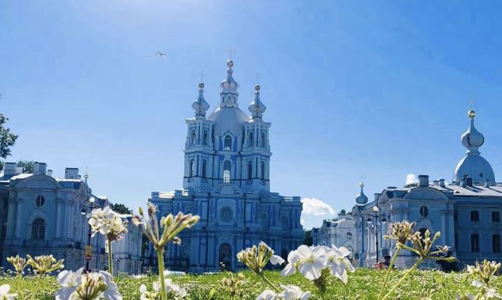 "夏宫所在的夏园，是俄罗斯最早的布局规整的花园，现在夏园是圣彼得堡最漂亮的地方之一_彼得霍夫宫"的评论图片