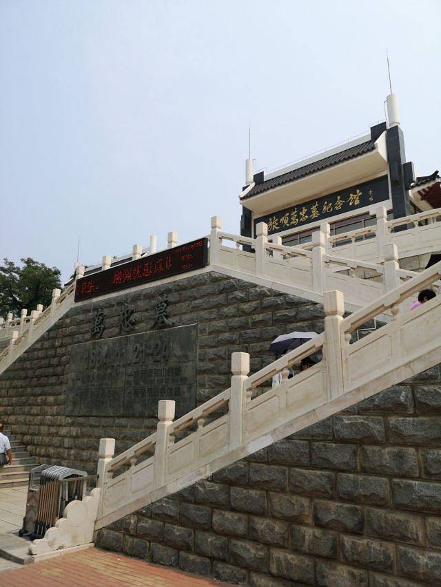 旅顺万忠墓纪念馆