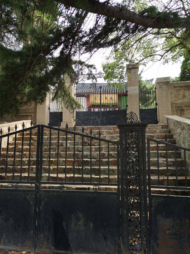 旅顺万忠墓纪念馆