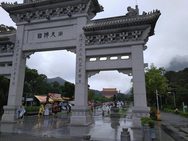 "非常干净。香港大屿山的宝莲寺，千年古刹。虔诚的志愿者在宝莲寺里义务为游客和有需要的香客免费提供帮助_宝莲禅寺"的评论图片