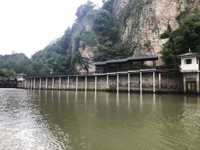 天烛湖仙境景区