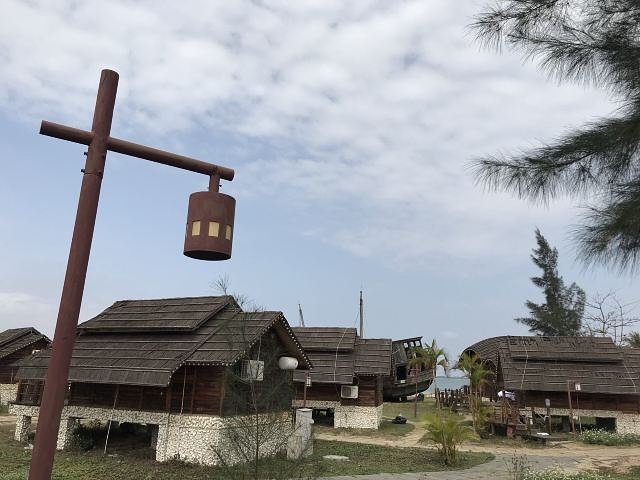 湛江特呈島離市區很近海邊有很多度假小屋都是名副其實的海景房只是不