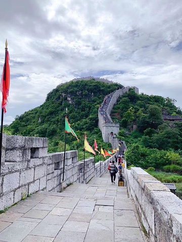 "就是地方有点小，城楼可以去，很多卖青岩猪蹄的，我买了很多，还给我朋友邮寄了，都说很好吃的，价格也不贵_青岩古镇"的评论图片