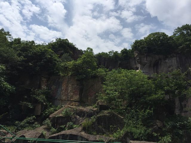 "【景色】&#x0A;水質非常清澈！【性价比】。這是伍山石窟的一部分，景區左邊一路走來有洞窟有石刻_不周神山景区"的评论图片