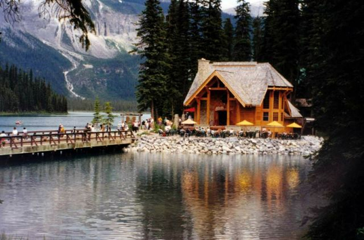 "這兒太美了，有雪山，湖泊，小木屋，像人间仙境_班夫国家公园"的评论图片