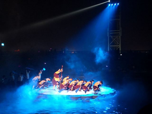 篝火晚会演出和浪淘沙演出(16:00前或21:00后好像很便宜只要27_碧螺塔