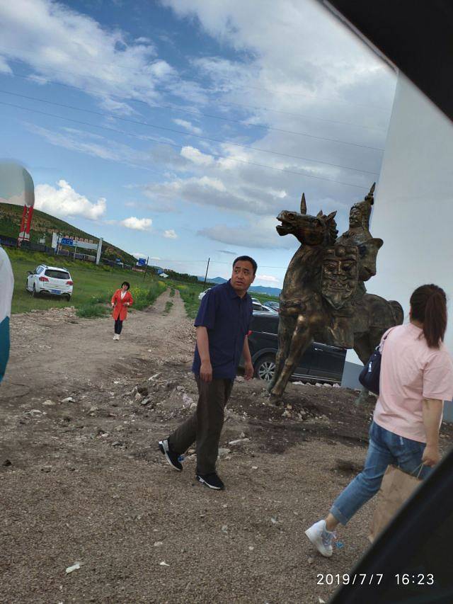 草原石人风景区
