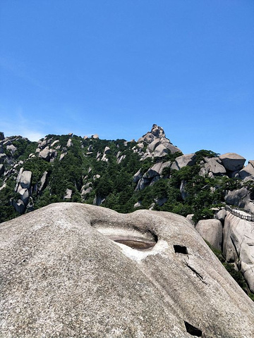 "风景不错，值得一游，建议选一个晴朗的好天更好，视野非常开阔，一览众山小的感觉呀。【景色】&#x0A_天柱山"的评论图片