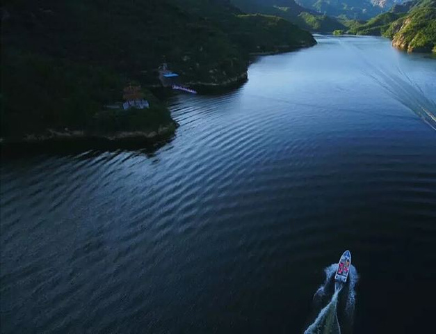 "如今的怀柔，大小河流处处暖风轻拂，河水潺潺、鸟鸣长空、鱼游碧水，美丽的生态画卷跃然眼前_雁栖湖"的评论图片