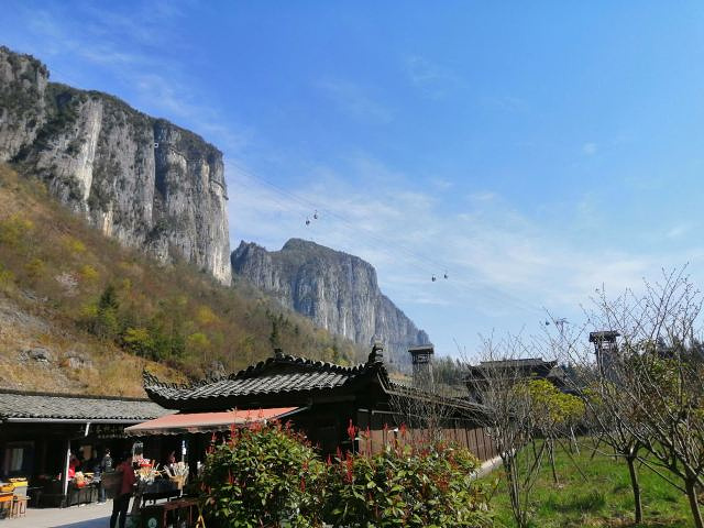 好不容易从山上爬下来,真的是上山容易下山难,估计
