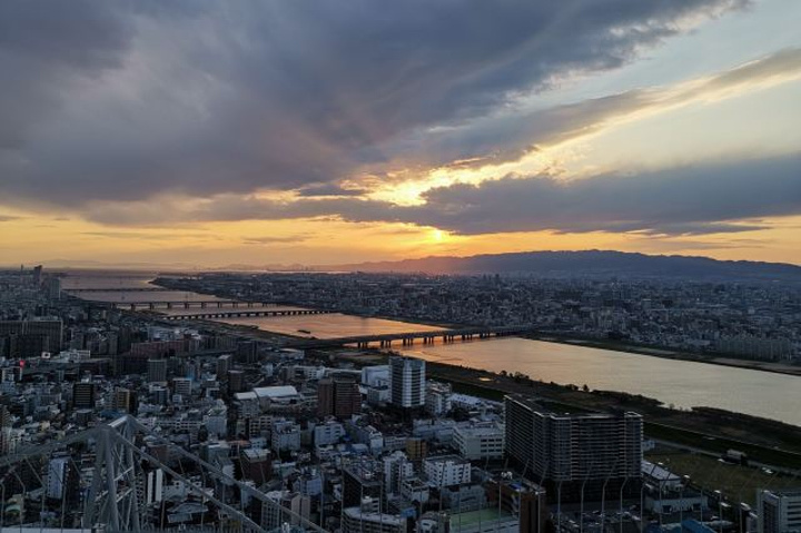 "使用大阪周游卡可以直接兑换展望台的门票，但必须在18:00前入场）&#x0A_梅田蓝天大厦"的评论图片