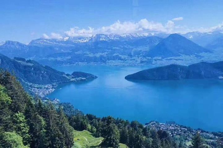 "瑞吉山是瑞士卢塞恩著名的旅游景区，在山上的瞭望台可以远眺远处的雪山，湖泊，山上高处有美丽的高山..._瑞吉山登顶"的评论图片