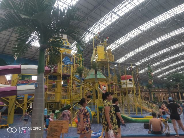 龙润夏宫温泉水乐园