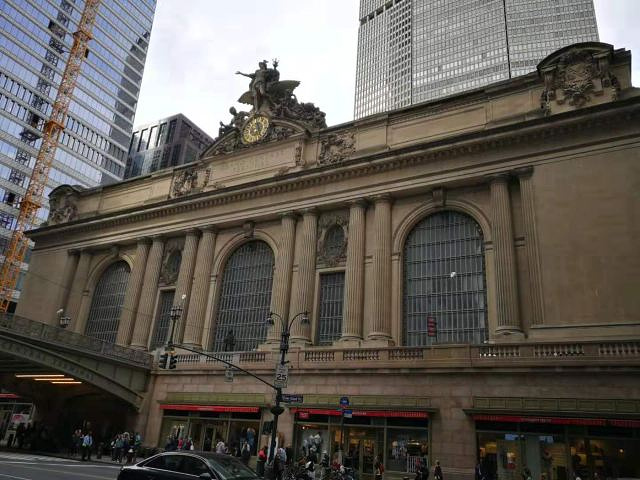 "...是纽约的著名地标，它是世界上最大的，也是美国最繁忙的火车站，同时它还是纽约铁路和地铁的交通中枢_吐斯廉屠杀博物馆"的评论图片