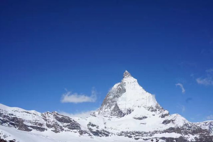 "瑞士有两个著名的雪山景点一个是少女峰，另一个是铁力士尽收眼底_少女峰"的评论图片