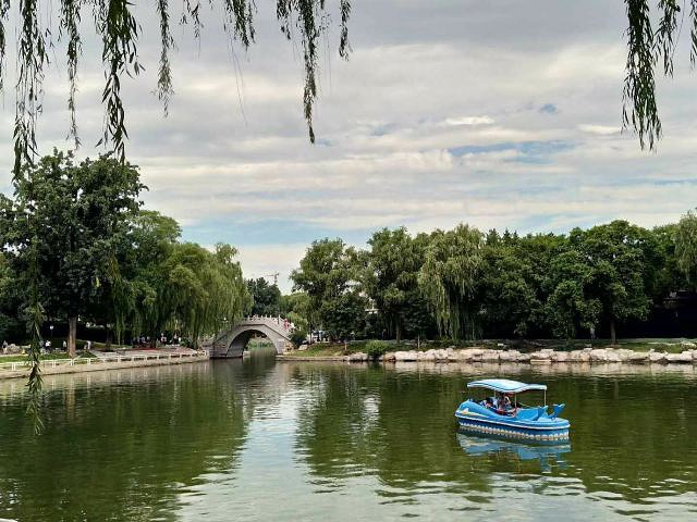 "陶然亭公园位于北京市南二环陶然桥西北侧，是北京最早兴建的一座现代园林_陶然亭公园"的评论图片