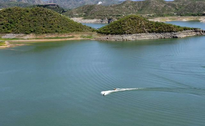 "易水湖的风景其实是很好的，山水绮丽，如果再赶上好天气，就更加完美，在河北省算得上是一方好山好水了_易水湖景区"的评论图片