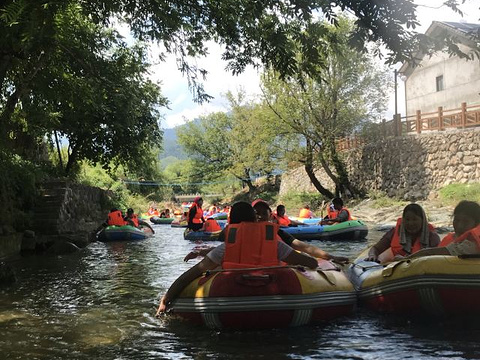 天目山月亮湾漂流旅游景点图片