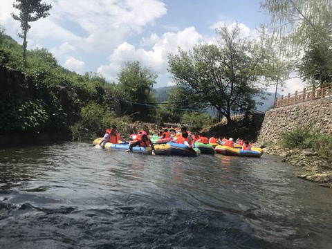 天目山月亮湾漂流旅游景点图片